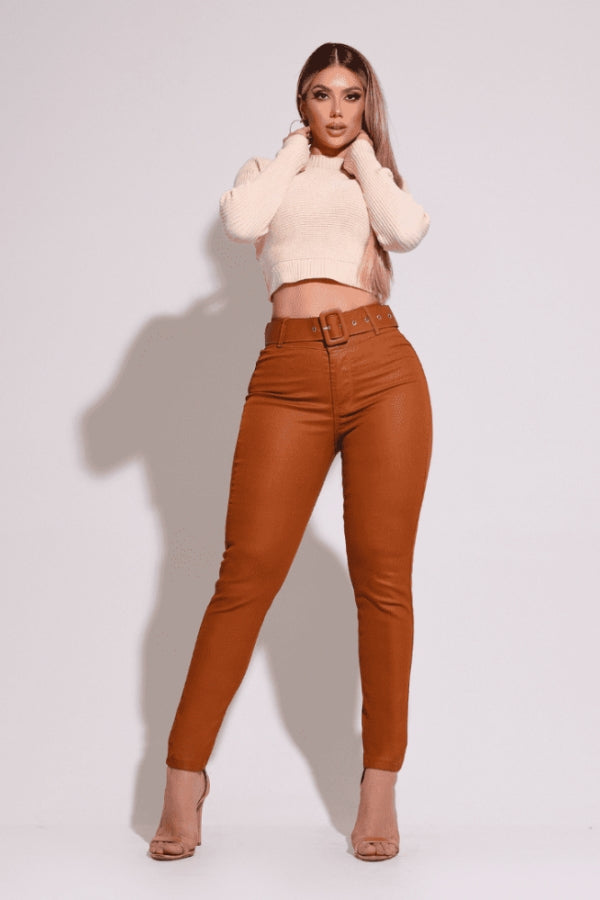 Calça Feminina Jeans Encerado Caramelo com Cinto Customizado