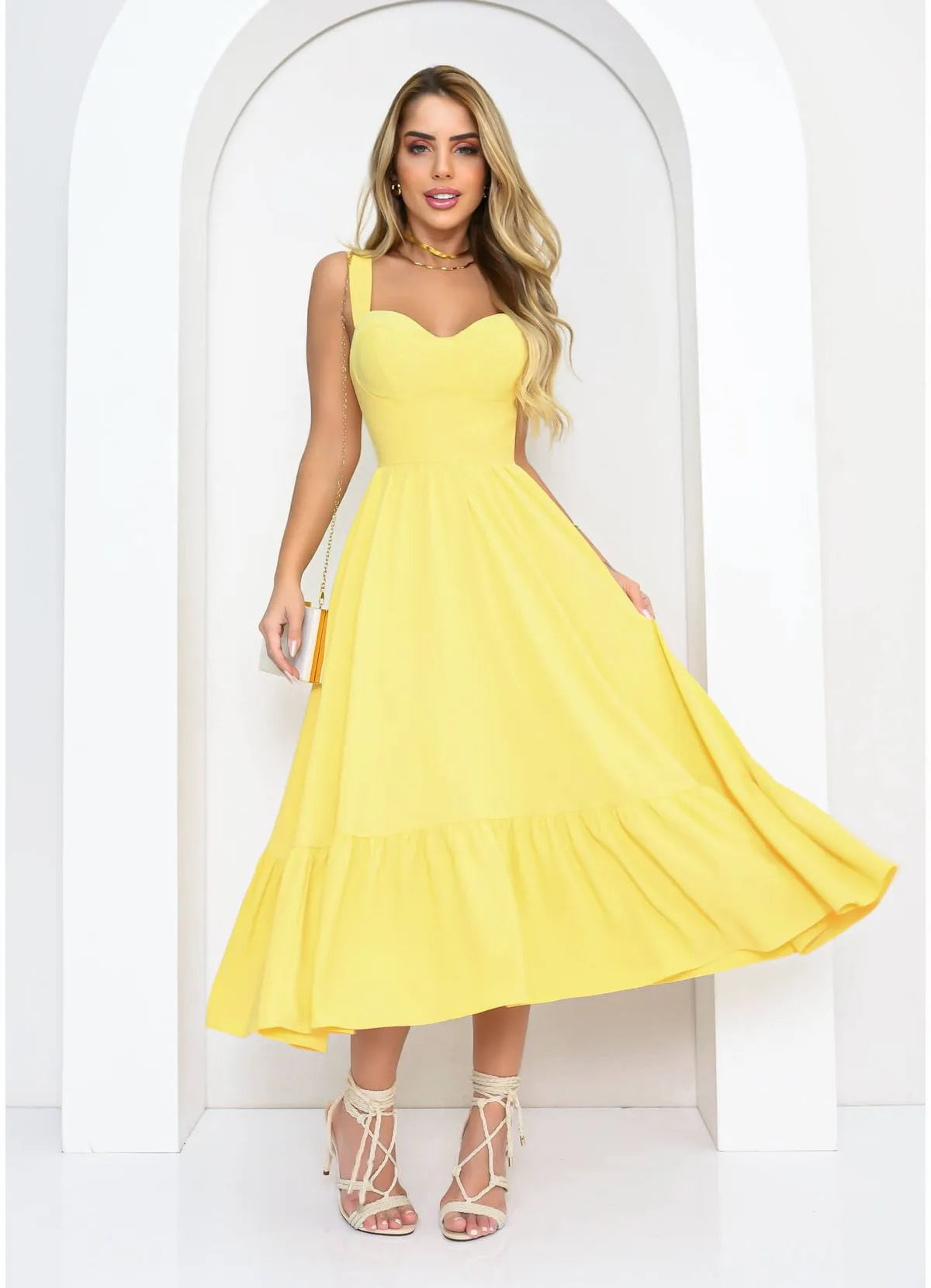 Vestido Midi c/ Babado Decote Taça Liso