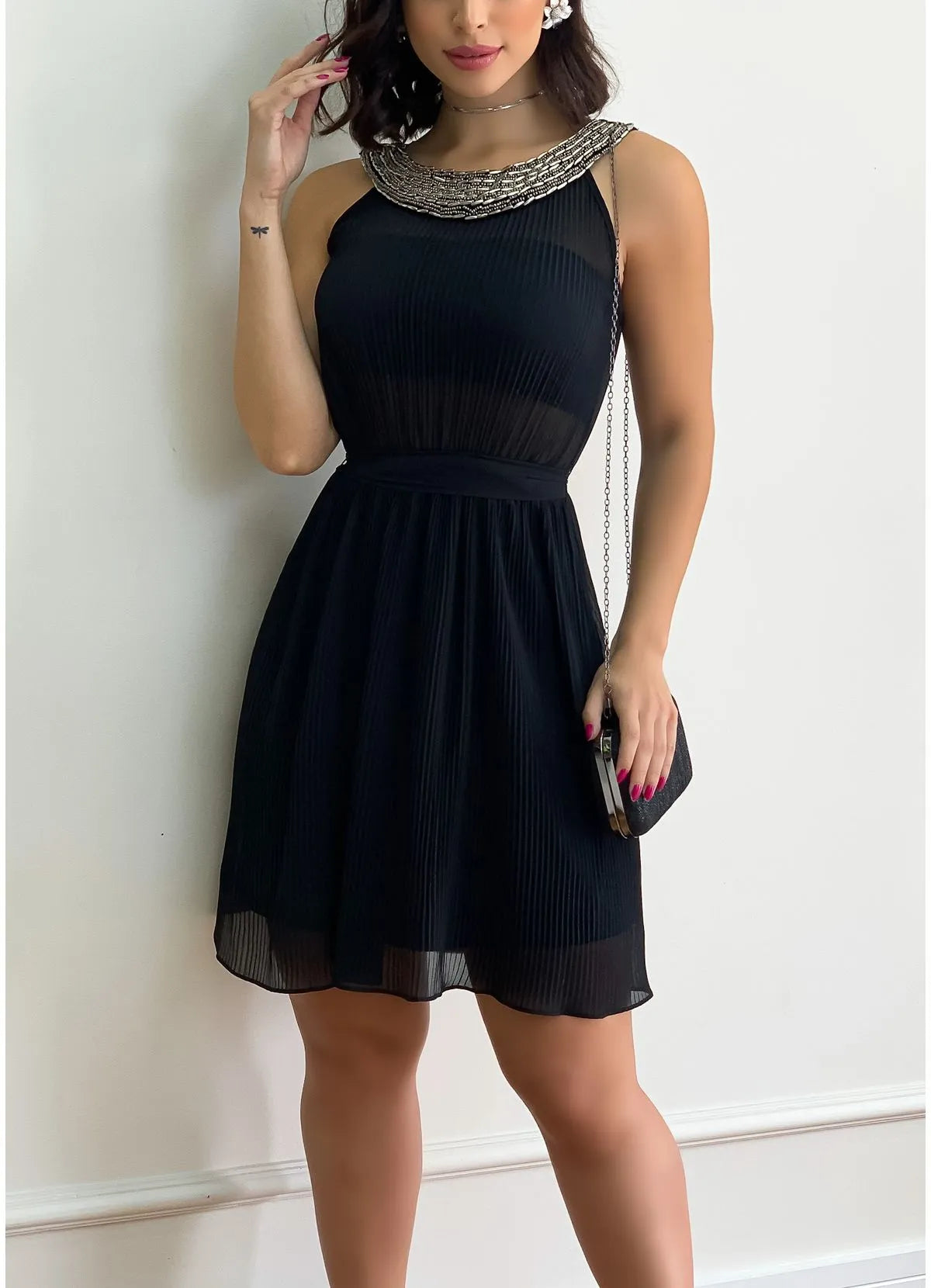 Vestido Midi Plissado Gola